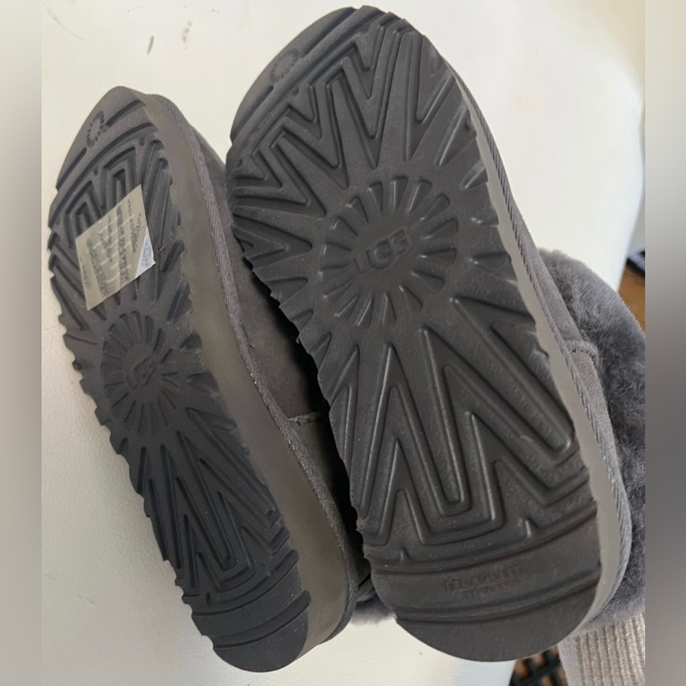 UGG classic gray mini fluff boots size 6 NWOB - Picture 9 of 9